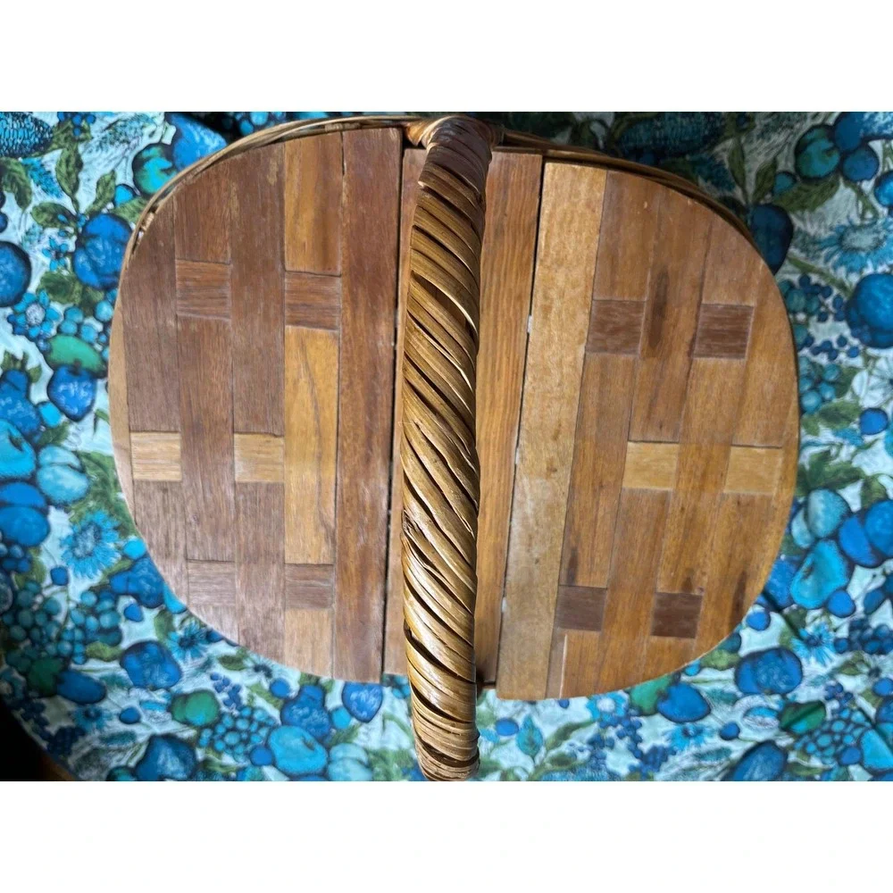 Vintage Wicker Picnic Basket Inlaid Wood Slat Split‎ Lid Oval Woven Reed Handle